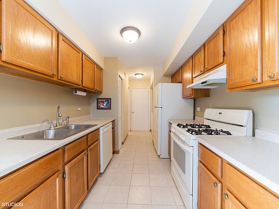 4th image of 3S068 Timber Dr #9-D