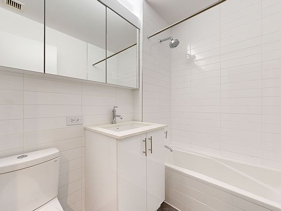 4th image of 801 Amsterdam Ave APT 6I