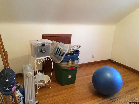 4th image of 531 Bradford St