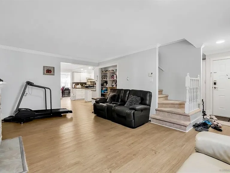7833 Saint Albans Rd #9 — Photo 3