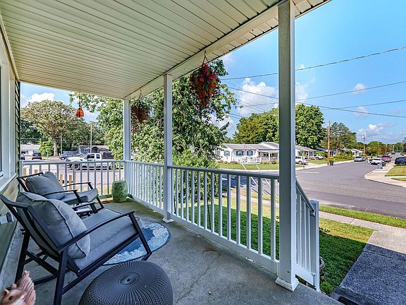 4th image of 7 Vassar Dr