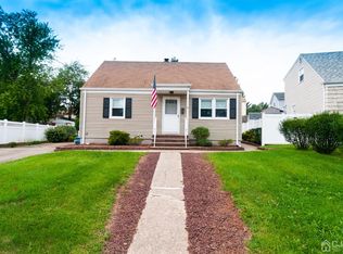 10 Hull Dr, Edison, NJ