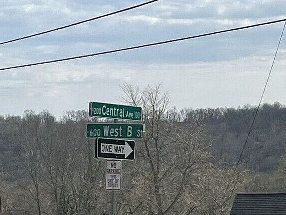 4th image of 515 W B St