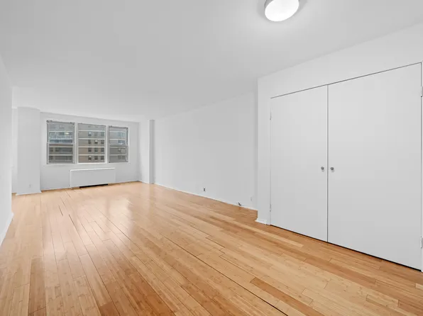 201 East 36th Street 14F image 3 of 11