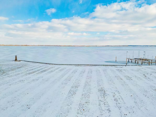17505 Parke Ln, Grosse Ile, MI 48138