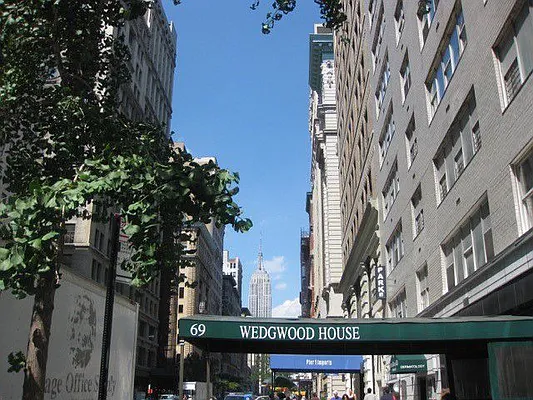 Sold by Warburg | media 8