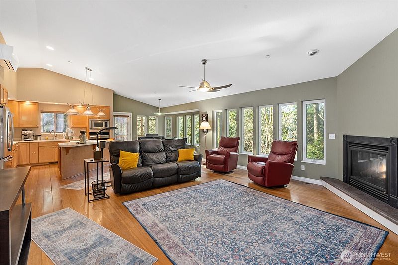 2nd image of 7337 151st Avenue NE