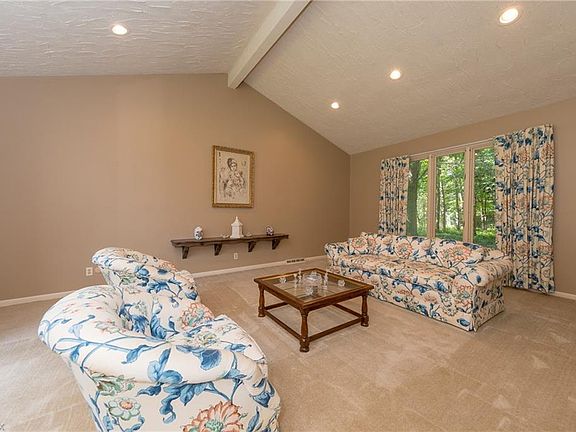 3rd image of 32875 Burlwood Dr