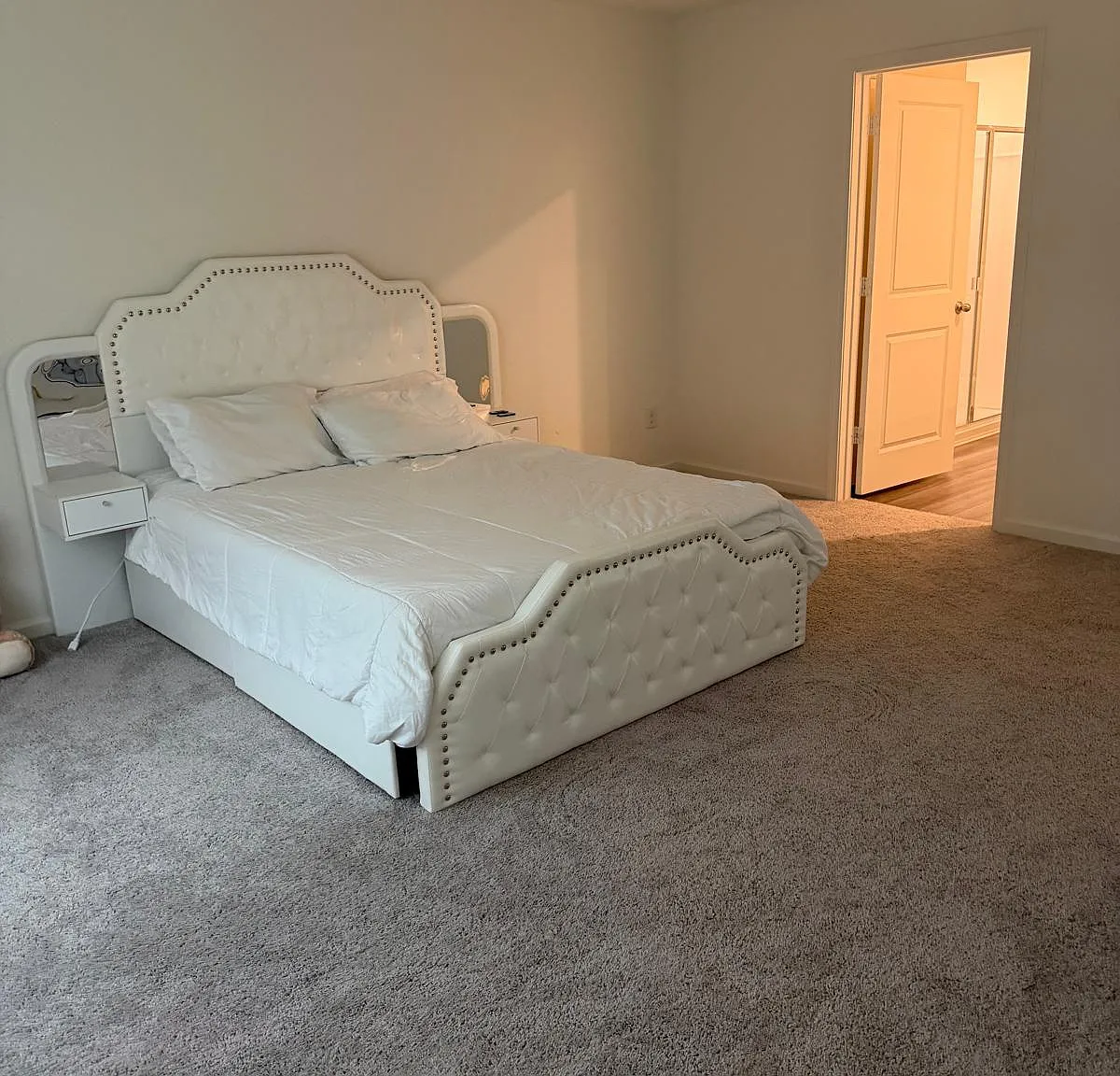4 bed, 2247 sqft, $2,600 — Photo 2