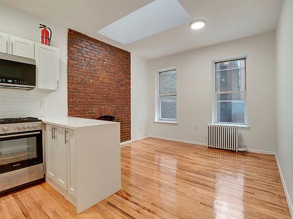 2nd image of 323 W 47th St APT 5