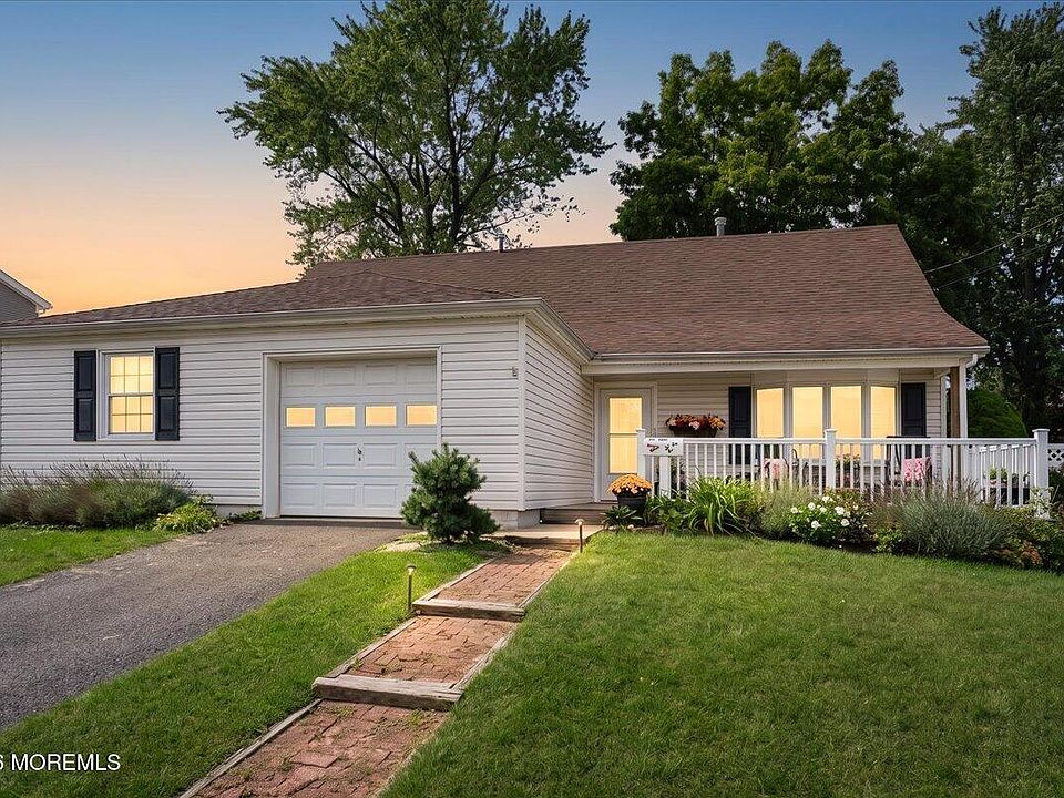 1st image of 48 Cresci Boulevard