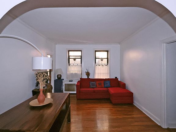 3rd image of 270 Seaman Ave APT E8