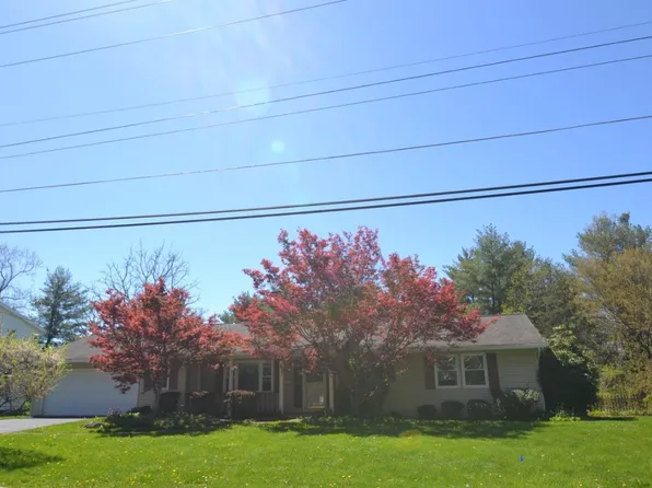 837 Debonair Dr, Endwell, NY 13760