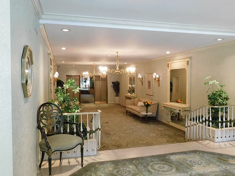 Blair House Apartments — Photo 12