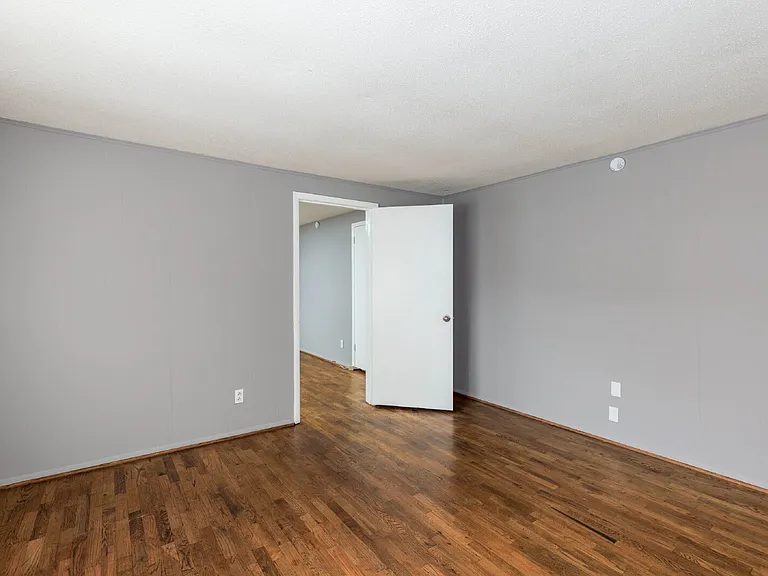208 9th Ct S — Photo 13
