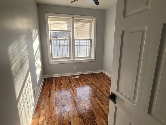 4th image of 3549 W Grenshaw St #1