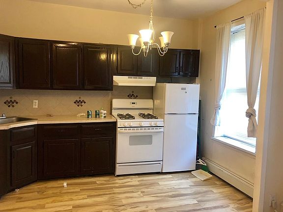 2nd image of 3019 30th Ave APT 2R