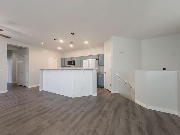5th image of 1419 N 81st Ave