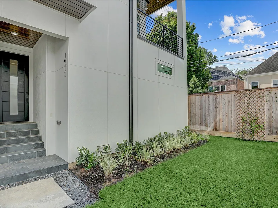 1911 Lauderdale St