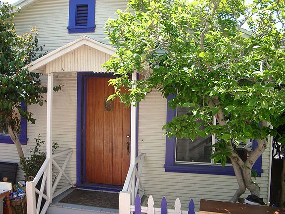 2br/1ba house in rear