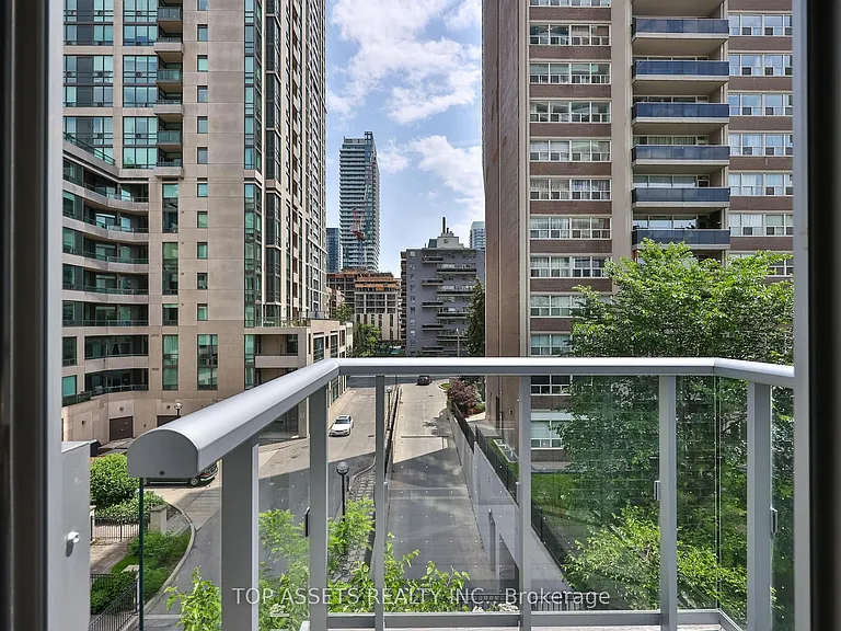 101 Erskine Ave #Townhouse 10 — Photo 30
