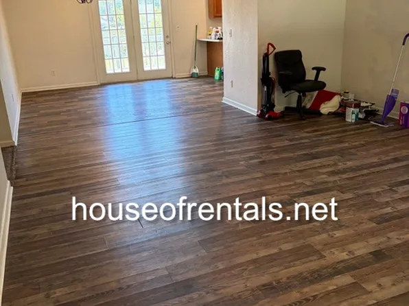 251 McNeil St, Carterville, IL 62918