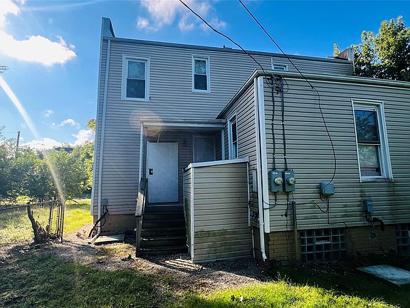 3rd image of 233 Leicester Ct