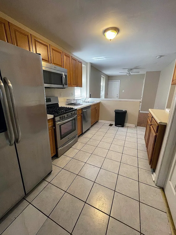 3 bed, 1.5 bath, 1734 sqft, $1,800 — Photo 1