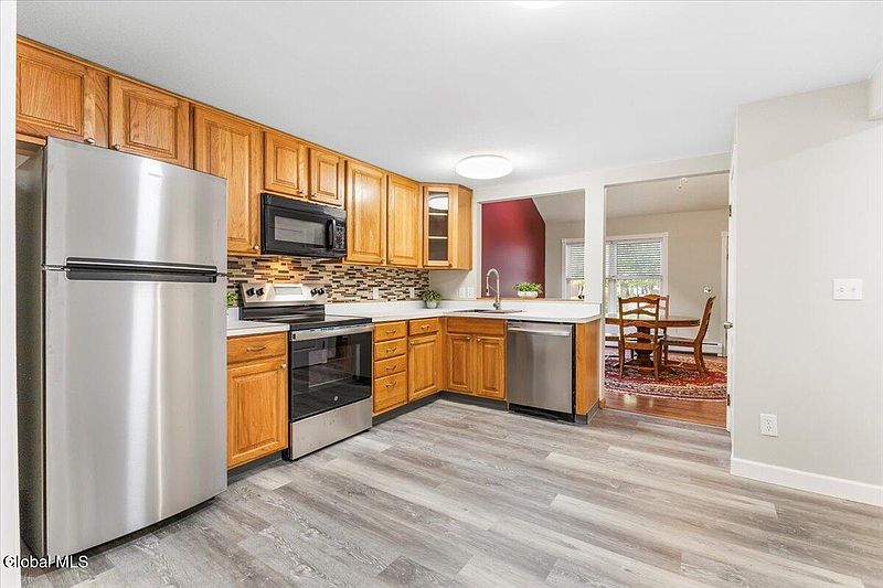 4th image of 78 Arrow Wood Place