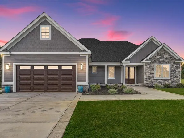 1051 Golf View Ct, Huddleston, VA 24104