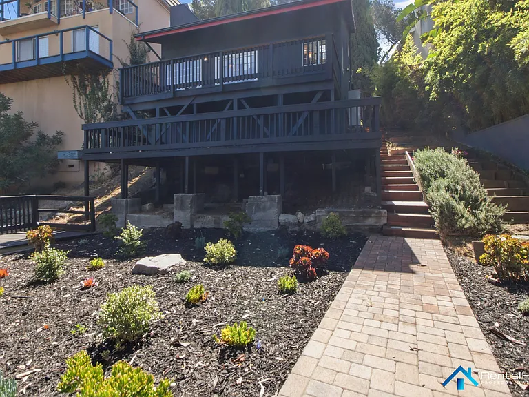 2433 Hines Dr — Photo 15