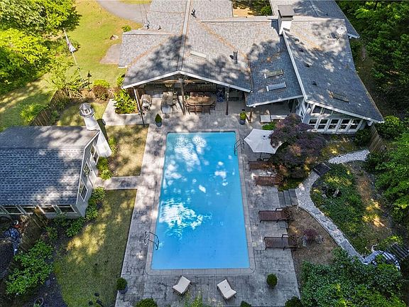 5th image of 3565 Highland Dr