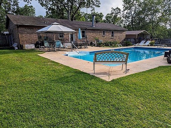 3rd image of 12700 Larry Ln W