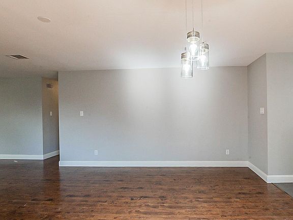 2nd image of 714 Ashford Ln