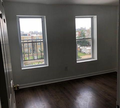 2nd image of 1151 N Mount St