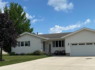 814 Woodland Dr, Carroll, IA 51401