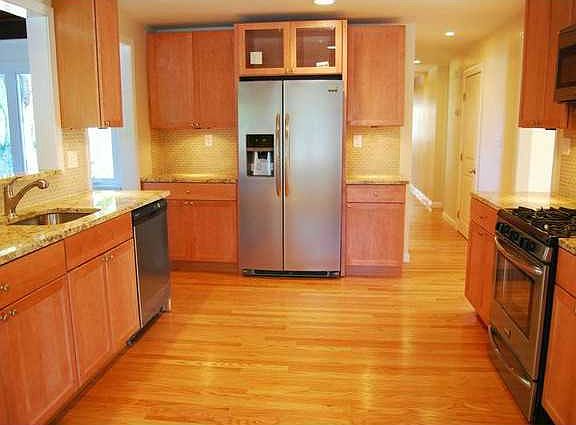 5th image of 120 Catlin Ave