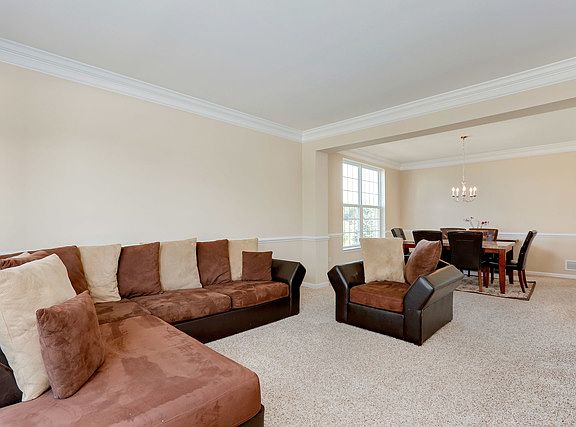 3rd image of 3655 Thornhill Dr