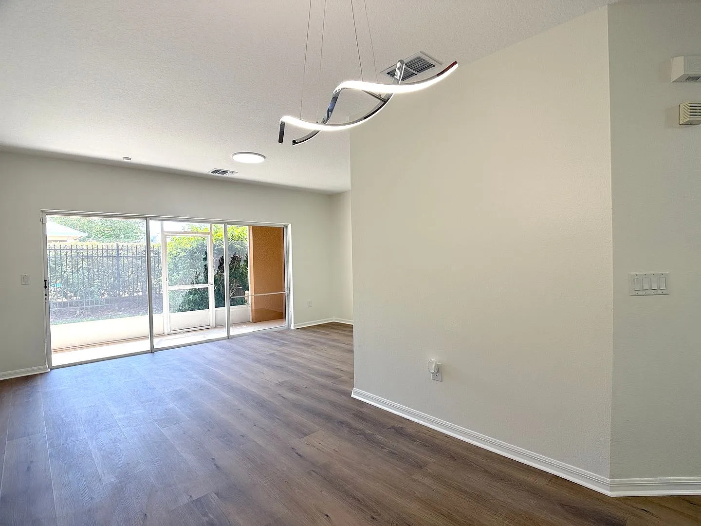 Move-In Ready! Pet Friendly! Gated Community! — Photo 2