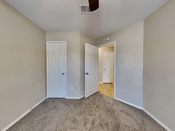 4th image of 928 Teakwood Ln #8