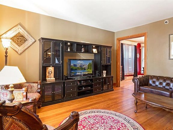 3rd image of 50 Anderson Pl