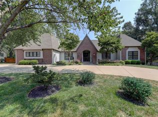 10211 Mission Rd, Leawood, KS 66206