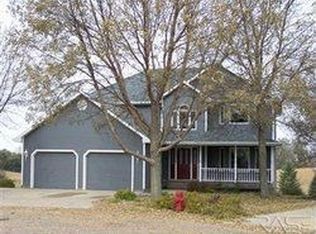 811 N Manor Cir, Garretson, SD 57030