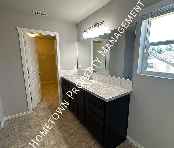 6918 Oleander Ave NE — Photo 23