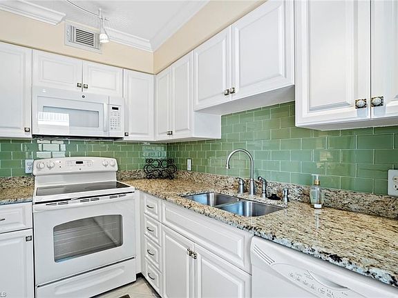 5th image of 534 Broad Ave S #534