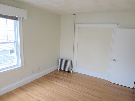 4th image of 94 Conwell Ave #1