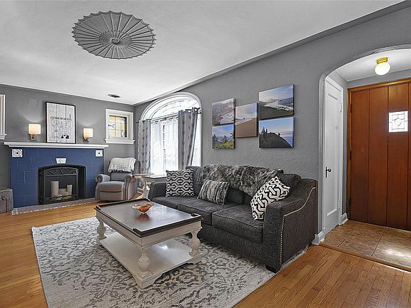4th image of 5347 Mardel Ave