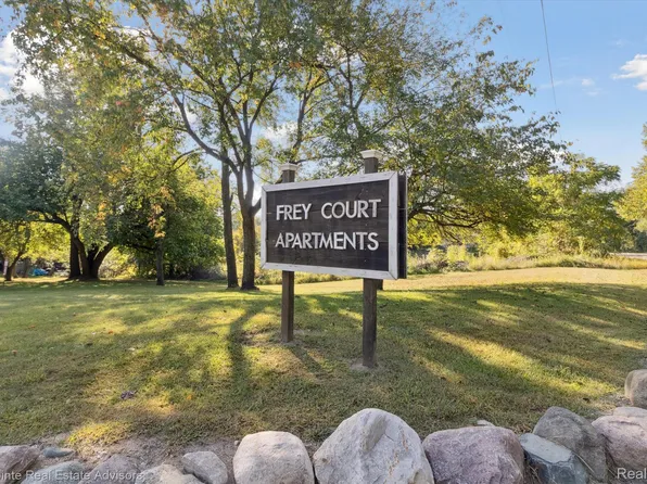 11429 Frey Ct, Whitmore Lake, MI 48189