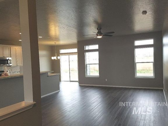 4th image of 791 Canyon Crest Dr W
