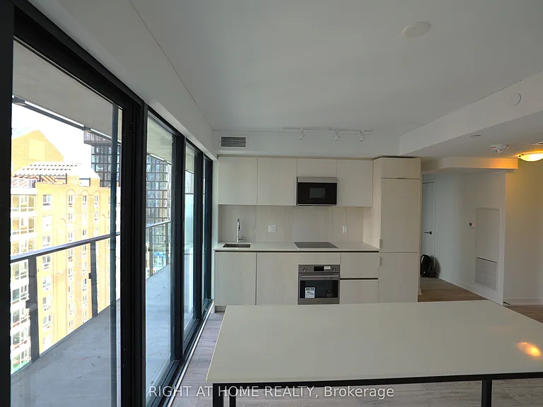 47 Mutual St #804 — Photo 10